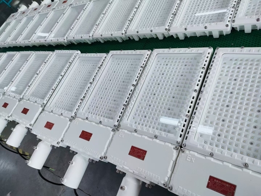 Holofote LED para Postos de Gasolina Petroquímicos e Mineração Zona 1 Zona 2 Iluminação Ex Db Eb IIC T6 Gb Ex Tb IIIC T80°C Db IP66