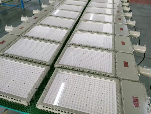 Holofote LED à prova de explosão da Changzhou Company com eficiência luminosa de 115-130 Lm/W e fator de potência 0,95