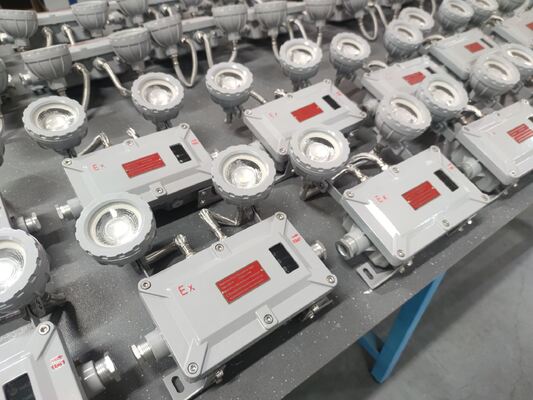 Luz de emergência à prova de chamas de 180 minutos com dois focos para locais perigosos Zona 1/21 com certificação ATEX
