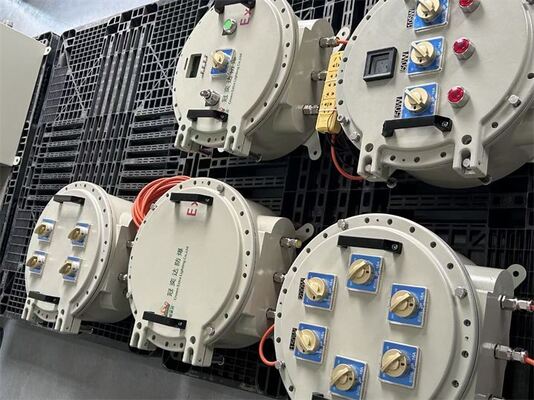 Painéis de controle à prova de chamas elétricos 220V/380V, painel de disjuntores à prova de explosão para uso em refinaria de petróleo Zona 1/Zona 21