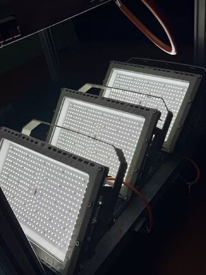 As lâmpadas de iluminação LED à prova de explosão do projetor 10-400W watt levaram o ângulo de feixe de 120 graus ATEX/IECEx
