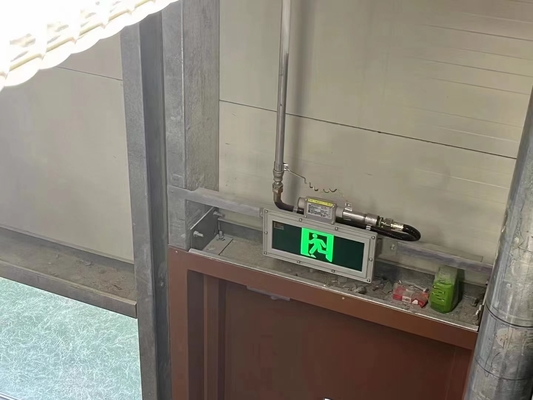 Ra≥70 5000K IP66 Lâmpada de emergência à prova de explosão Indicador de saída de segurança incorporado