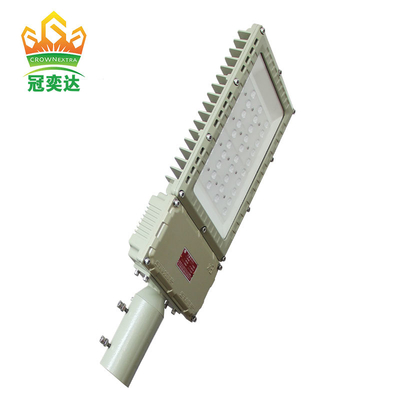 Lâmpada de rua solar à prova de explosão ao ar livre Ip66 100w 200w LED Eficiência de luz de inundação 130lm / w Com cinco anos de garantia
