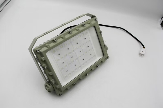 Luz LED à prova de explosão AC100-277V tensão 50w e nível de proteção IP66 para zonas industriais e de gás petrolífero