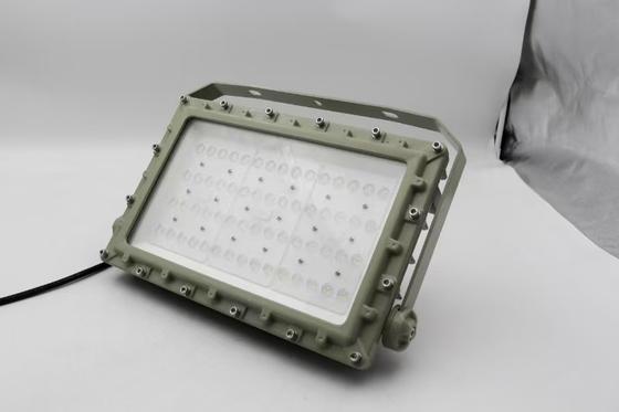 Luz LED à prova de explosão AC100-277V tensão 50w e nível de proteção IP66 para zonas industriais e de gás petrolífero
