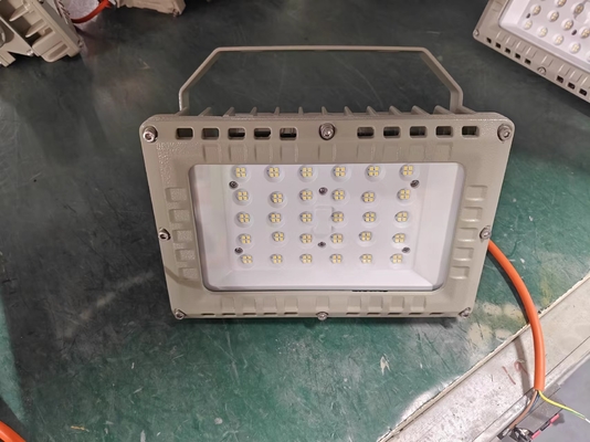 ATEX IECEx RoHS ISO9001 50W Luz de inundação LED à prova de explosão para instalações de resíduos perigosos