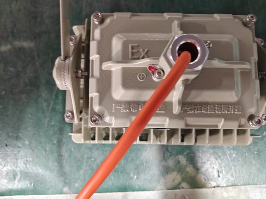 ATEX IECEx RoHS ISO9001 50W Luz de inundação LED à prova de explosão para instalações de resíduos perigosos