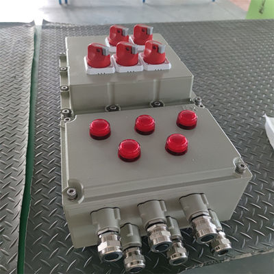 Painel de distribuição à prova de explosão resistente à tempestade de areia IP66 para estação petroquímica no deserto