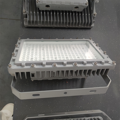 Solução de iluminação resistente a chamas para produtos petroquímicos de 160lm/W