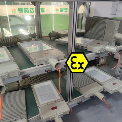 Holofote LED Exterior à Prova de Explosão IP66 Certificado pela ATEX IECEx CNEX Ideal para Plataformas Offshore Refinarias Plantas Perigosas