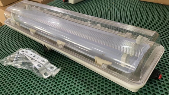 120-140° Ângulo de feixe Luz fluorescente à prova de explosão com nível de proteção IP66 WF2 e elevado índice de CRI Ra≥70