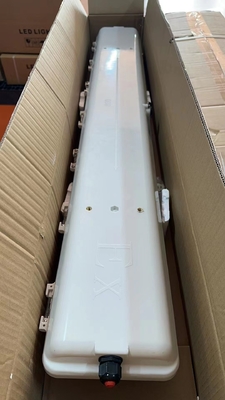 Luz fluorescente à prova de explosão com proteção IP66 WF2 e potência para ambientes severos