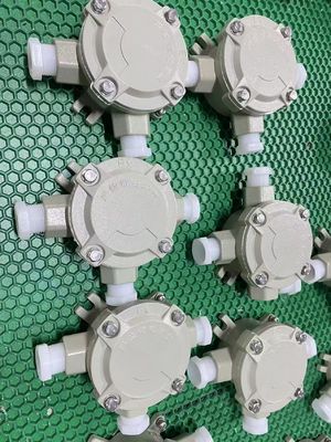 IP66 Caixa de junção de alumínio fundido à prova de explosão Caixa de fiação de proteção contra incêndio Exd IIB IIC Personalizada