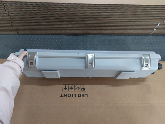 2*18w/2*36w Luz fluorescente à prova de explosão IP66 WF2 Nível de protecção CRI elevado Ra≥70