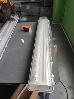 2*54W Luz fluorescente antinexplosiva ATEX IECEx Certificada WF2 à prova d'água 100lm/w Eficiência luminosa Montante de teto para a zona 21 22 1 2
