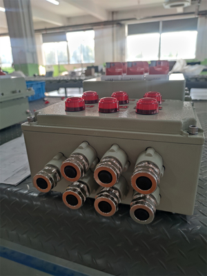 Painéis de controlo à prova de fogo à prova de parede com tensão nominal personalizável ATEX CNEX ISO9001 Certificação para solução marítima de petróleo e gás