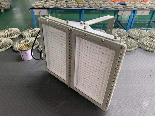 CREEs 50-240 Watt Luz de inundação LED com vida útil de 50 000 horas e cor personalizável