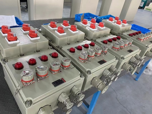 Painéis de controlo elétricos à prova de chama, de montagem vertical revestidos com pó, para protecção industrial