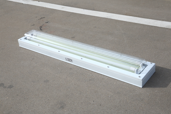 Luminária Fluorescente Limpa à Prova de Explosão – Tubo Duplo Suspenso, 5 pés/4 pés/3 pés/2 pés (1,2M), IP67 Tri-Prova para Garagem e Áreas Perigosas