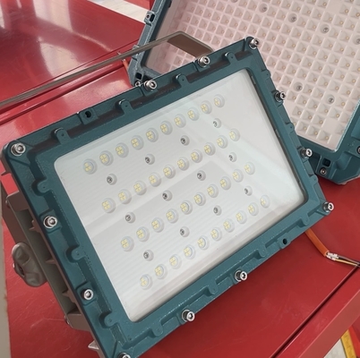 Lâmpada de inundação LED à prova de explosão ATEX/IECEx 50 W, 150 W e 200 W, resistente à água IP66 para zonas perigosas da zona 1/2 e da zona 21/22