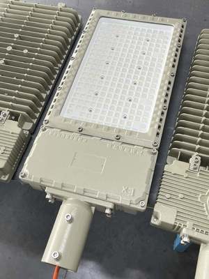 Luminária LED à prova de explosão para cabine de pintura de luz de rua – Classe 1 Divisão 1, 50W a 250W, Classificação para locais perigosos