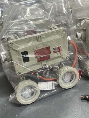 IP66 Luz de emergência LED à prova de explosão    2x3W, 90lm/W, resistente ao fogo para zonas perigosas