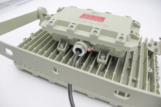 Lâmpada de inundação LED à prova de chamas, poupança de energia, classificada IP66 para instalações químicas e plataformas offshore