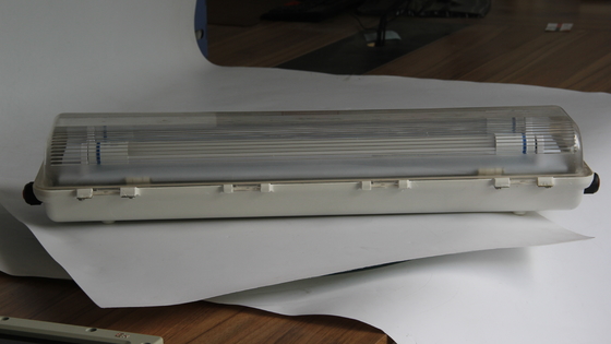 Luz LED linear à prova de explosão ATEX/IECEx/CNEX de 0,6m/1,2m, grau industrial IP66 para áreas perigosas, instalações de petróleo e gás, plantas químicas, mineração, instalações marítimas. Design energeticamente eficiente reduz