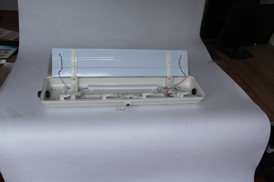 Luz LED linear à prova de explosão ATEX/IECEx/CNEX de 0,6m/1,2m, grau industrial IP66 para áreas perigosas, instalações de petróleo e gás, plantas químicas, mineração, instalações marítimas. Design energeticamente eficiente reduz