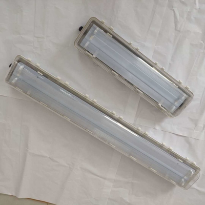 Luz LED linear à prova de explosão ATEX/IECEx/CNEX de 0,6m/1,2m, grau industrial IP66 para áreas perigosas, instalações de petróleo e gás, plantas químicas, mineração, instalações marítimas. Design energeticamente eficiente reduz