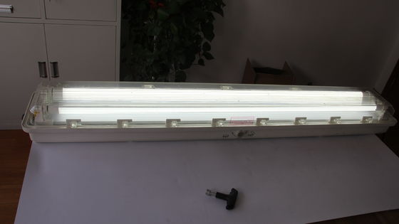 ATEX/IECEx/CNEX Lâmpada LED linear à prova de explosão ¢ Iluminação industrial para locais perigosos, eficiência energética, IP66, opções de potência e temperatura de cor personalizadas