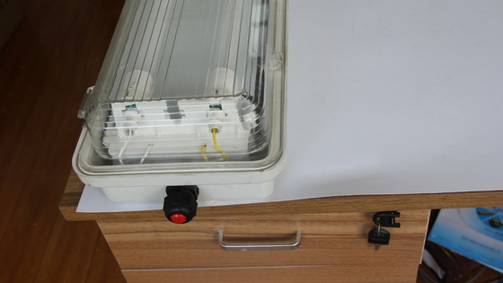 Luz LED linear à prova de explosão ATEX/IECEx/CNEX de 0,6m/1,2m, grau industrial IP66 para áreas perigosas, instalações de petróleo e gás, plantas químicas, mineração, instalações marítimas. Design energeticamente eficiente reduz