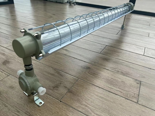 Luz LED linear à prova de explosão ATEX/IECEx/CNEX de 0,6m/1,2m, grau industrial IP66 para áreas perigosas, instalações de petróleo e gás, plantas químicas, mineração, instalações marítimas. Design energeticamente eficiente reduz