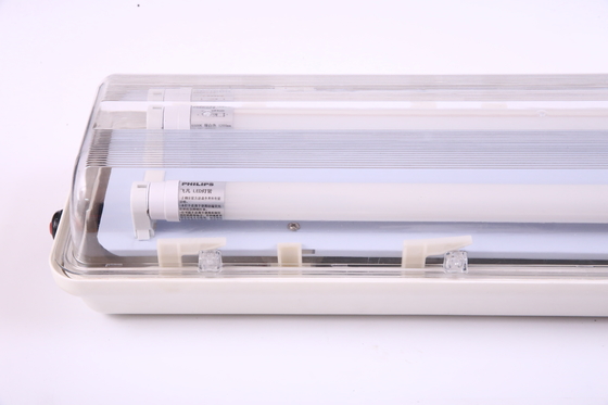 Luz LED linear à prova de explosão ATEX/IECEx/CNEX de 0,6m/1,2m, grau industrial IP66 para áreas perigosas, instalações de petróleo e gás, plantas químicas, mineração, instalações marítimas. Design energeticamente eficiente reduz