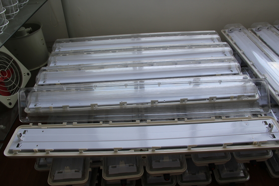 Luminária LED para áreas perigosas aprovada ATEX/IECEx/CNEX, classificação IP66, garantia de 5 anos, potência e tamanho personalizáveis, Luz Linear à Prova de Explosão Série BYS Durável com Tripla Certificação