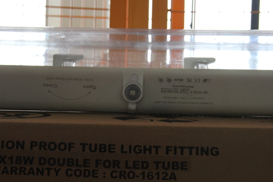 Luminária LED para áreas perigosas aprovada ATEX/IECEx/CNEX, classificação IP66, garantia de 5 anos, potência e tamanho personalizáveis, Luz Linear à Prova de Explosão Série BYS Durável com Tripla Certificação