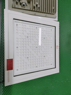 Luz LED à prova de explosão ao ar livre 18 * 18 polegadas Quadrado Forma 100-250w Luz da estação de gasolina