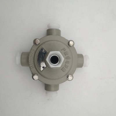 Caixa de junção à prova de explosão com entrada de cabo G1/2, tensão de 220V/380VAC e configurações personalizáveis do cliente