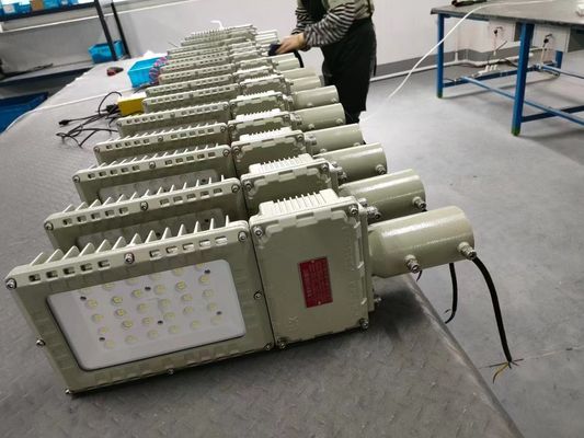 Holofote LED de longa duração para oficinas de moagem de farinha e torres de secagem de amido Holofote LED à prova de explosão