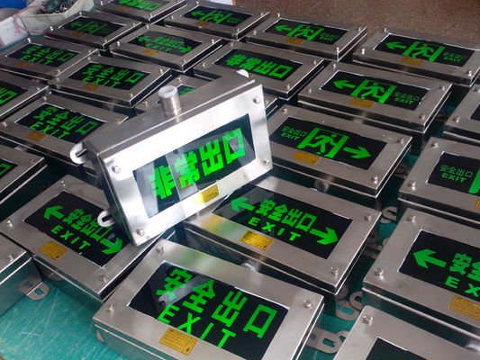 Luz de emergência de fuga de 3W 120 180 minutos montada na parede, cores personalizadas, indicadores LED, superfície personalizável para Zona 1 e Zona 2