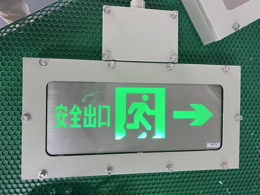 Luz de emergência de saída e saída à prova de explosão de alumínio de alta resistência com bateria recarregável de longa duração de 50.000 horas