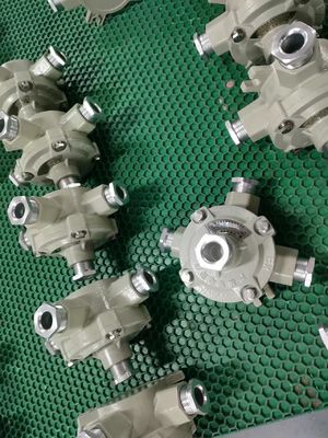 IP66 Caixa de junção à prova de explosão de alumínio fundido à prova de água 220V/380VAC 1-5Way para área de perigo da indústria de armazém