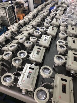 Iluminação LED de Alta Qualidade ATEX IP66 Luz de Emergência Recarregável Lâmpada de Dupla Cabeça Luz de Saída Zonas de Perigo 1 e 2