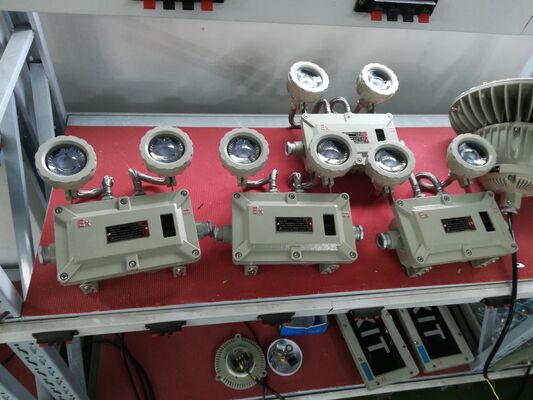 Liga de alumínio IP66 LED à prova de explosão de alta resistência Iluminação de emergência de cabeça dupla com luz de evacuação