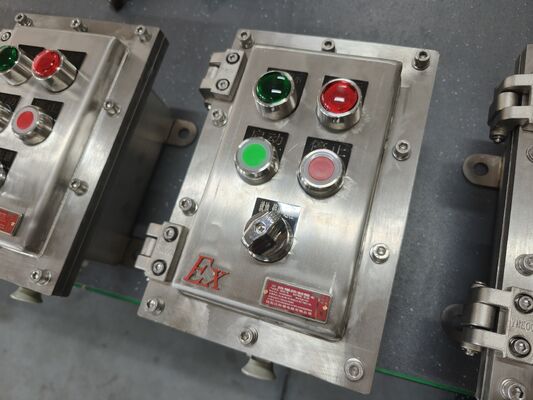 Aço inoxidável A prova de explosão personalizada Resistência à corrosão Painel de controle M20 Atex Certificado