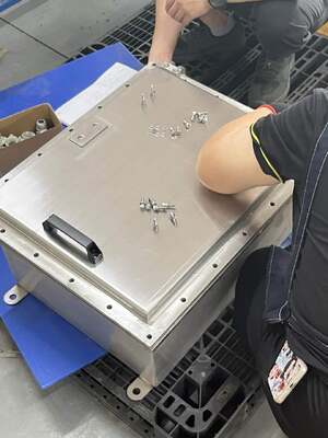 Caixa de junção à prova de explosão e fogo SS304/316 personalizada com diferentes tamanhos de prensa-cabo para áreas perigosas