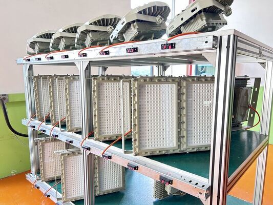 Holofote LED à prova de explosão ATEX 1000W com quatro módulos juntos para uso em projetos de petróleo, gás e fertilizantes