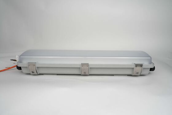 Instalação linear à prova de chamas IP66 WF2 Padrão de resistência a intempéries, Ex Tb IIIC T80°C Db Iluminação marcada para instalações químicas complexas